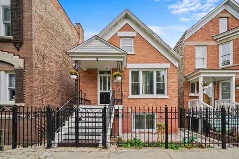 3723 S Honore St, Chicago, IL 60609
