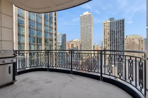 Exterior - 10 E Delaware Pl #16E, Chicago, IL 60611 photo 2 of 4