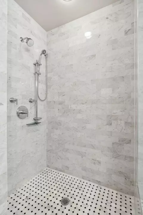 Bath - 10 E Delaware Pl #16E, Chicago, IL 60611 photo 3 of 4