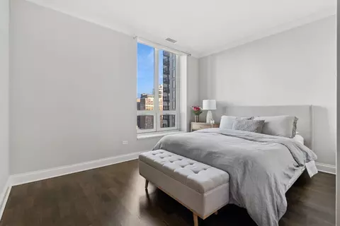 Bedroom - 10 E Delaware Pl #16E, Chicago, IL 60611 photo 4 of 4