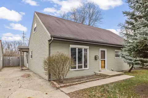 232 S Ahrens Ct, Lombard, IL 60148