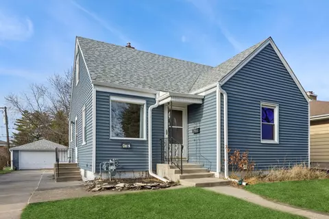 130 N Summit Ave, Villa Park, IL 60181