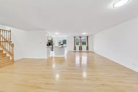 Living - 332 Lawn Ln, Des Plaines, IL 60016 photo 5 of 12