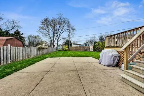Exterior - 332 Lawn Ln, Des Plaines, IL 60016 photo 6 of 7