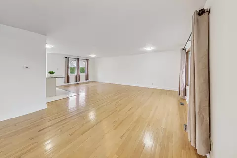 Living - 332 Lawn Ln, Des Plaines, IL 60016 photo 4 of 12