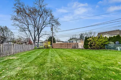 Exterior - 332 Lawn Ln, Des Plaines, IL 60016 photo 7 of 7