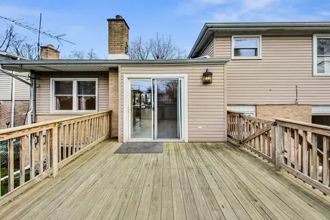 Exterior - 332 Lawn Ln, Des Plaines, IL 60016 photo 4 of 7