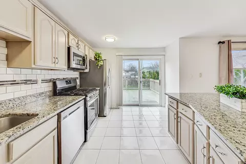 Kitchen - 332 Lawn Ln, Des Plaines, IL 60016 photo 2 of 3
