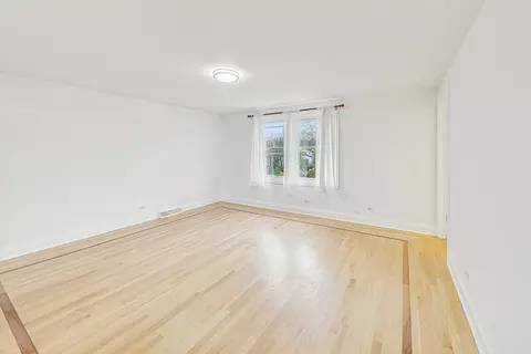 Living - 332 Lawn Ln, Des Plaines, IL 60016 photo 10 of 12