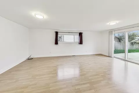 Living - 332 Lawn Ln, Des Plaines, IL 60016 photo 8 of 12