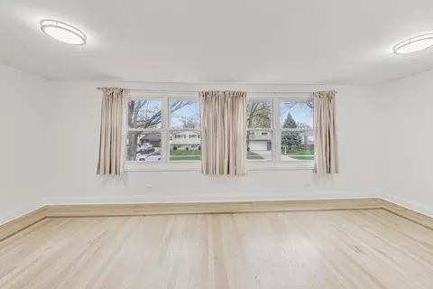 Living - 332 Lawn Ln, Des Plaines, IL 60016 photo 12 of 12