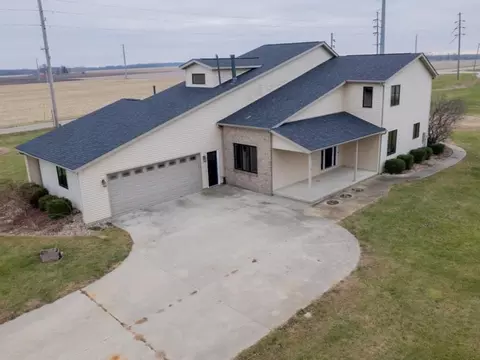 5031 Brittany Ln, Clinton, IL 61727