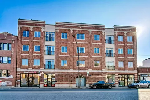 1453 W Irving Park Rd #302, Chicago, IL 60613