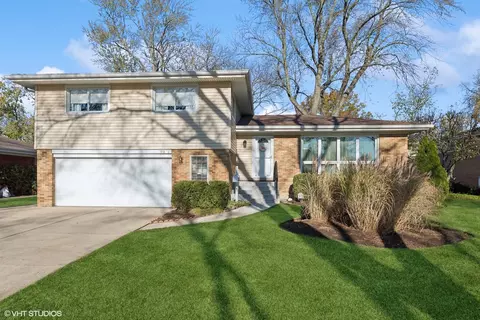 918 S Emerson St, Mount Prospect, IL 60056