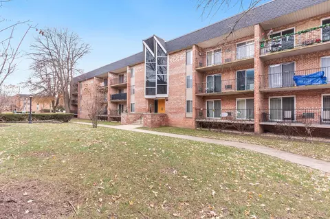 1001 N Mill St #205, Naperville, IL 60563