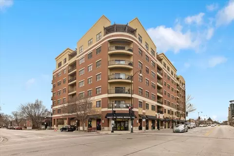 4953 Oakton St #308, Skokie, IL 60077