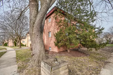 735 Walnut St #735, Waukegan, IL 60085