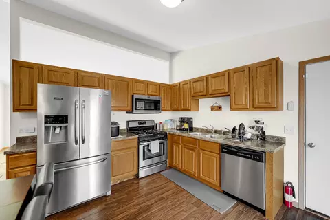 Kitchen - 14949 Albany Ave, Markham, IL 60428 photo 2 of 2