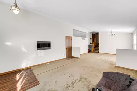 Living - 14949 Albany Ave, Markham, IL 60428 photo 2 of 5