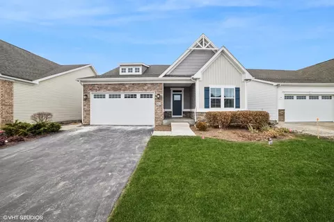 802 Bradbury Ln, Elgin, IL 60124