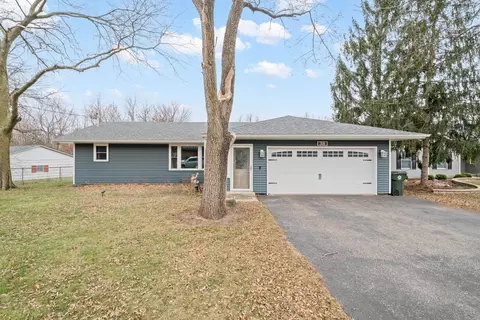 38 Holiday Dr, Somonauk, IL 60552