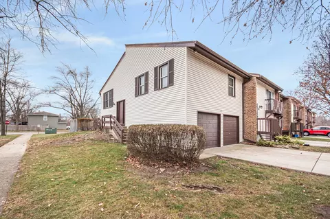 451 Sauk Ln, Bolingbrook, IL 60440