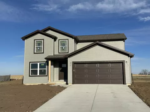 500 Travis Dr, Carlock, IL 61725