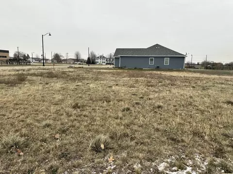 11 Pointe Blvd, Peru, IL 61354