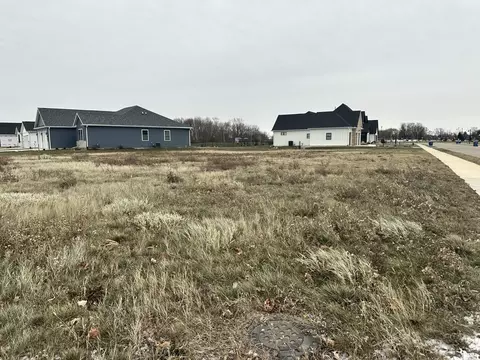 11 Pointe Blvd, Peru, IL 61354 photo 2