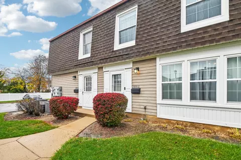 1575 Woodcutter Ln #C, Wheaton, IL 60189