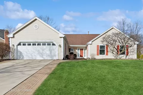 2033 Wexford Cir, Wheaton, IL 60189