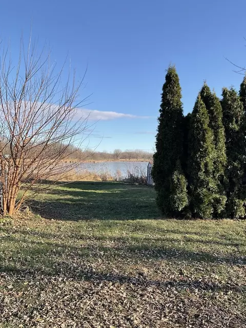 252 Misty Rdg, Lakemoor, IL 60051