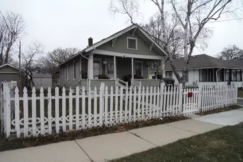 318 Trask St, Aurora, IL 60505