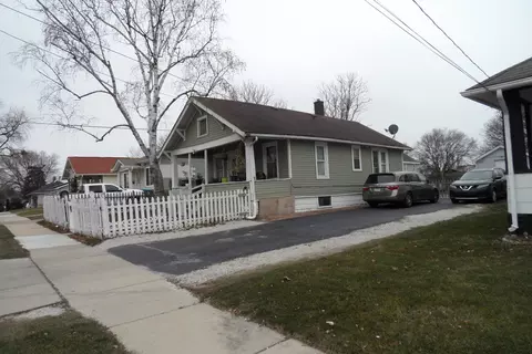318 Trask St, Aurora, IL 60505 photo 3