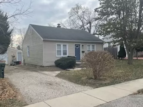 421 S Prairie Ave, Mundelein, IL 60060