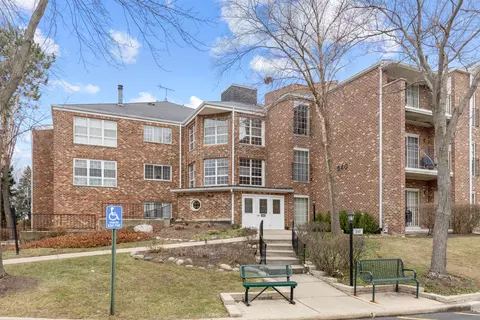 540 Biesterfield Rd #221, Elk Grove Village, IL 60007