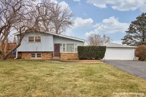 4214 Prairie Ave, Mchenry, IL 60050