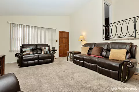 4214 Prairie Ave, Mchenry, IL 60050 photo 2