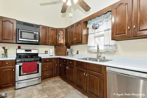 4214 Prairie Ave, Mchenry, IL 60050 photo 8