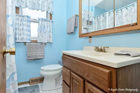 4214 Prairie Ave, Mchenry, IL 60050 photo 16