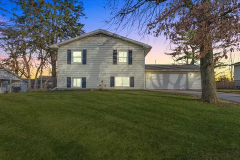 604 Colony Grv, Mahomet, IL 61853
