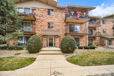 5324 Waterbury Dr #1503, Crestwood, IL 60445