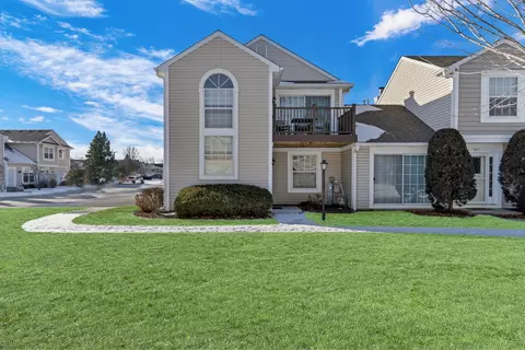 361 Le Parc Cir, Buffalo Grove, IL 60089
