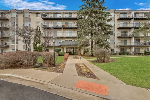 8620 Waukegan Rd #107, Morton Grove, IL 60053