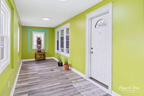 Entry Way - 375 S Elm Ave, Kankakee, IL 60901 photo 1 of 2