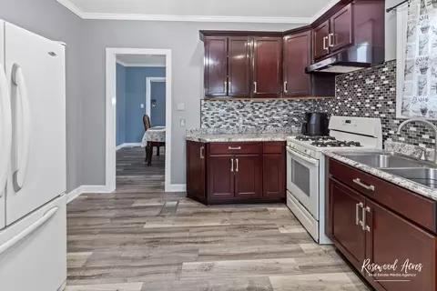 Kitchen - 375 S Elm Ave, Kankakee, IL 60901 photo 2 of 2