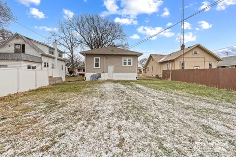 Exterior - 375 S Elm Ave, Kankakee, IL 60901 photo 1 of 4