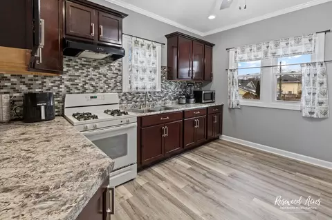 Kitchen - 375 S Elm Ave, Kankakee, IL 60901 photo 1 of 2