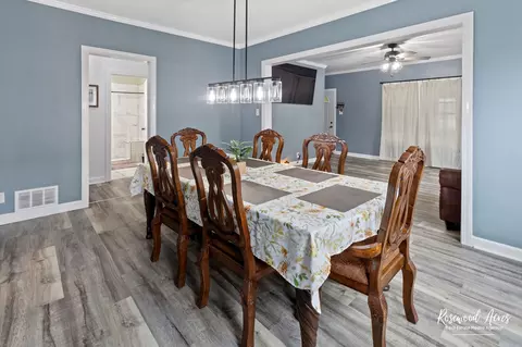 Dining - 375 S Elm Ave, Kankakee, IL 60901 photo 2 of 2