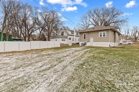 Exterior - 375 S Elm Ave, Kankakee, IL 60901 photo 2 of 4